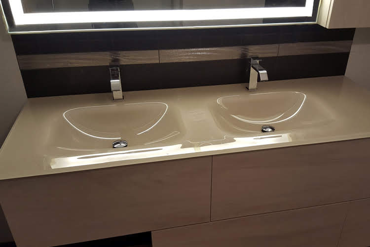 Stekleni umivalnik detajl